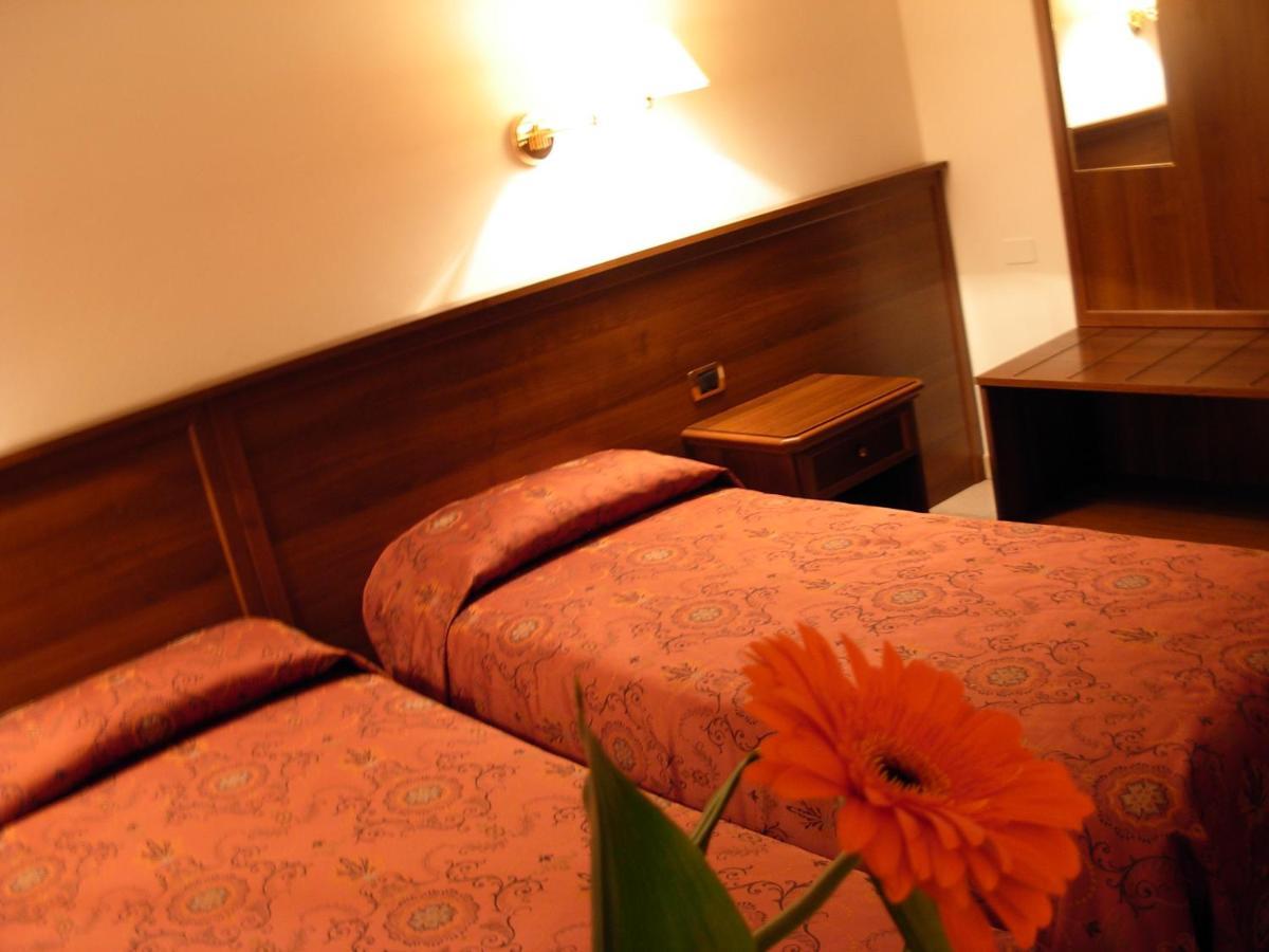 Hotel Belvedere Rivalta di Brentino Bagian luar foto