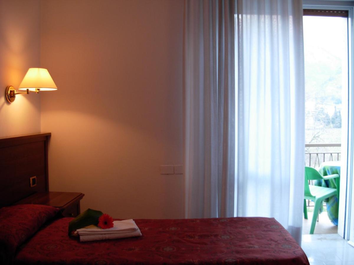 Hotel Belvedere Rivalta di Brentino Bagian luar foto